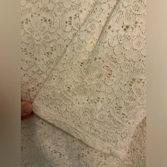 Loft Womens Ivory Lace Blouse‎ Scalloped Bottom Gold Buttons Down Back Medium - Picture 3 of 10